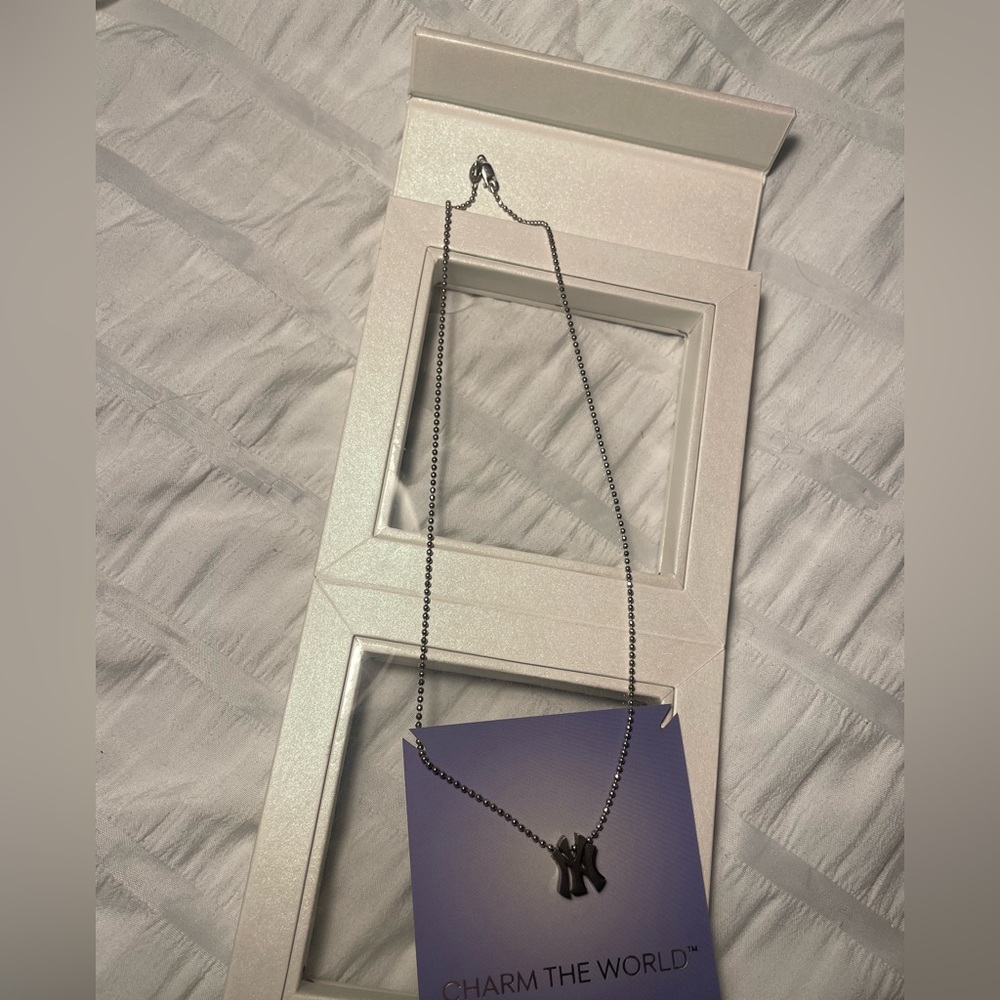 New York Yankees 🍎 Alex Woo MLB sterling silver necklace NWT - Picture 10 of 13